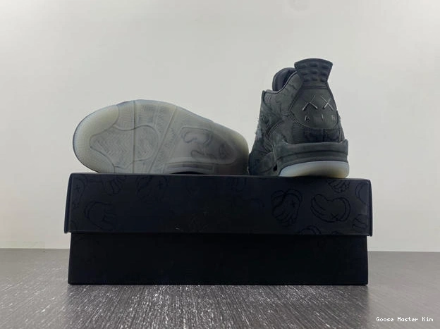 Vibrant KAWS JORDAN RETRO AIR 3862 4 930155 1027